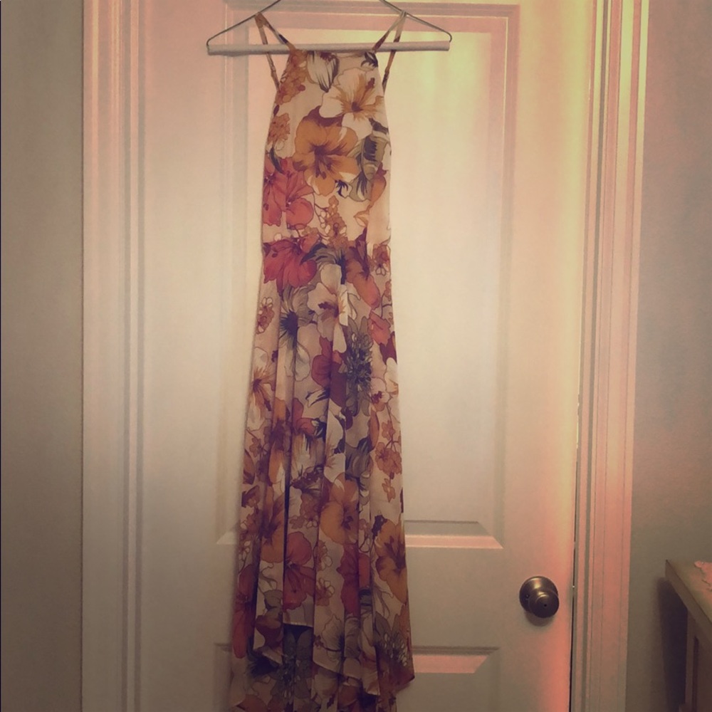 Lulu’s hi-low tropical sundress